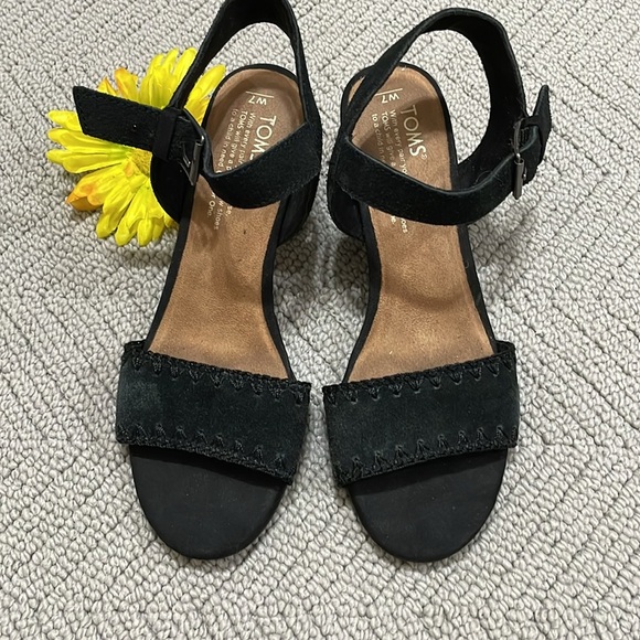 TOMS BlOCK HEEL SANDAL - Picture 1 of 4